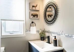 Boho Chic Retreat: 15-minute to DT & Free Parking - Image 5