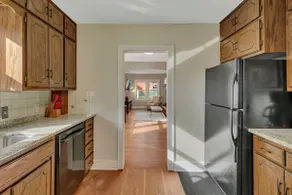 3br quiet, pet-friendly near the hospital/downtown - Image 2