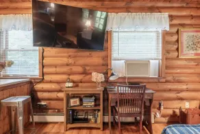Willow Ridge Log House - Image 4