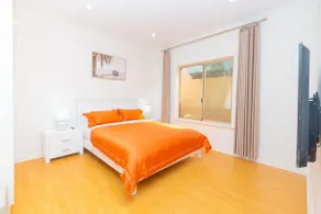 Glenelg House Modern 5QBed,1cot,3Bth, 4TV,FastWIFI - Image 4
