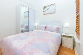 Glenelg House Modern 5QBed,1cot,3Bth, 4TV,FastWIFI - Image 3