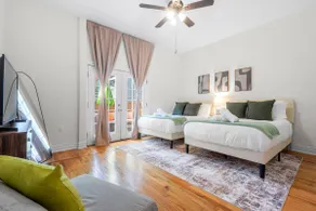 Private Patio Gem• PATH&NYC•1st FL• FREE Parking - Image 3