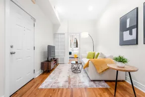 Private Patio Gem• PATH&NYC•1st FL• FREE Parking - Image 4