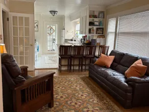 Seattle Queen Anne 7 BR 3 BA One Block to SPU - Image 2