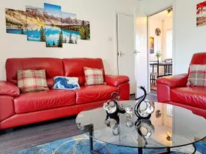 Cozy 2BR Home Leeds Free Parking & Wifi Pets Welcome - Image 2