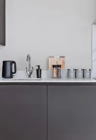 Stylish new-build, FREE parking, 10 minutes to NEC & BHX airport - Image 5