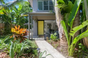 Allawah Palms: Tropical Retreat with Private Pool - Image 4