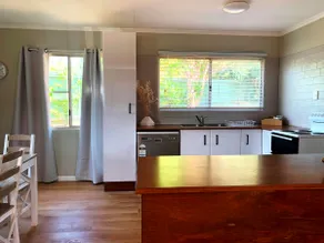 Central, Tidy and Private 3 Bedroom - Image 3