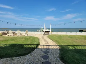 The Potomac Retreat with Million-Dollar View - Image 3
