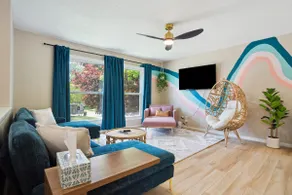 Sleeps 10 | Walk to Kinnick | Game Room | Spacious - Image 5