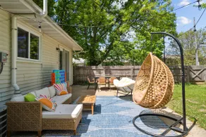 Sleeps 10 | Walk to Kinnick | Game Room | Spacious - Image 3