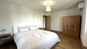 Modern and Spacious, 10 min from the Train Station - Image 2