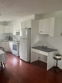 Spacious Victorian Suite In Victoria - Image 2