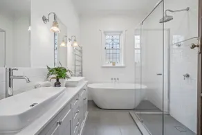 Spacious heritage home - Image 3