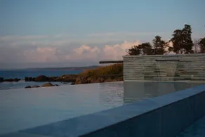 A house with a pool and sauna where you can become one with the sea - Image 3