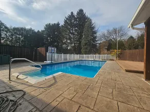 Spacious home with backyard - Image 2