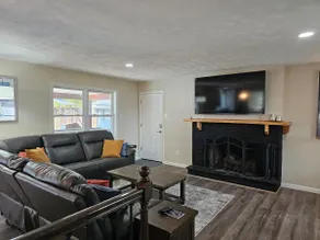 Spacious home with backyard - Image 3