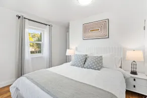 Stylish 3 Beds House|Remodel + Yard+ Pet friendly| - Image 4