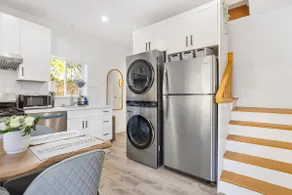Stylish 3 Beds House|Remodel + Yard+ Pet friendly| - Image 2