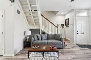 Spotless home w/ 2 Car Garage, 4 mins to Downtown - Image 2