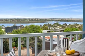 Tyntynder Coastal Beach House with Panoramic Views and Stunning Sunsets - Image 2