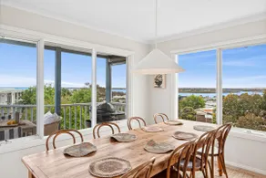 Tyntynder Coastal Beach House with Panoramic Views and Stunning Sunsets - Image 3