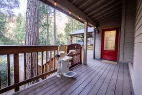 Winter Falls Cabin-Stunning Views - Image 3