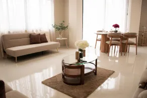 Modern apartment in downtown Loja. - Image 3
