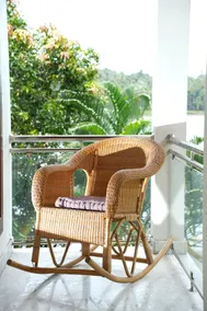 Bellevue: Relax by the River - Image 5