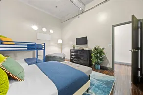Downtown Penthouse Close to Convention Center - Image 5