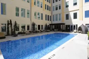 Downtown Penthouse Close to Convention Center - Image 3