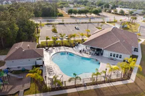 Vibrant 2BR with Gym, Pool & Free Onsite Parking - Image 4