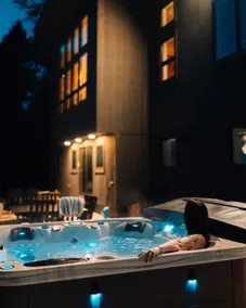 HotTub, Game Room, LakeFront,Paddleboards & Kayaks - Image 3