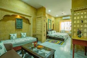 Goldan Courtyard Suite - Image 4
