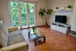 Spacious and bright apartment - parking space and WiFi - Image 3