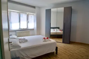Spacious and bright apartment - parking space and WiFi - Image 2
