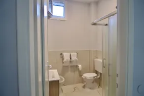 Spacious and bright apartment - parking space and WiFi - Image 5