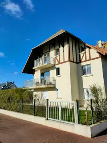 3-bedroom south-facing waterfront duplex, 2 balconies - Image 3