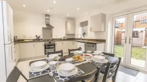 Modern 3 Bed in Brackley close to Silverstone - Image 2