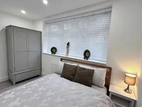 Modern garden retreat— near WFJ, ensuite & parking - Image 5
