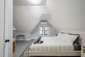 Modern Renovated 2bdr Apt in Prime BlackRock - Image 3