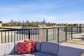 Penthouse•Skyline Views •10 min Downtown Sleeps 15 - Image 5