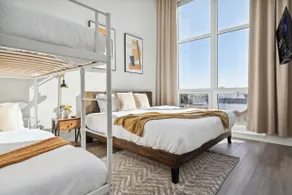 Penthouse•Skyline Views •10 min Downtown Sleeps 15 - Image 3