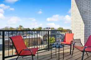 Penthouse•Skyline Views •10 min Downtown Sleeps 15 - Image 4