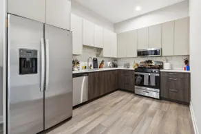 14 Min Downtown, Garage, Balcony, Near Blue Line - Image 4