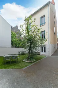 Large Air-Cond Design House - Image 4