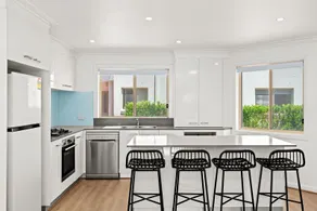 Double story Townhouse in perfect location! - Image 5