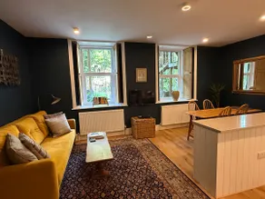 Smart Clifton Flat, Driveway Parking, EV Charging - Image 3