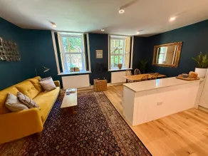 Smart Clifton Flat, Driveway Parking, EV Charging - Image 4