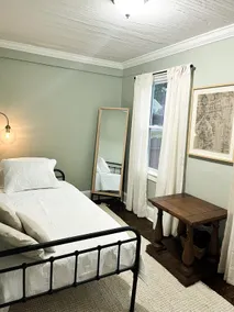 Central Greenville Cozy Cottage - Image 4